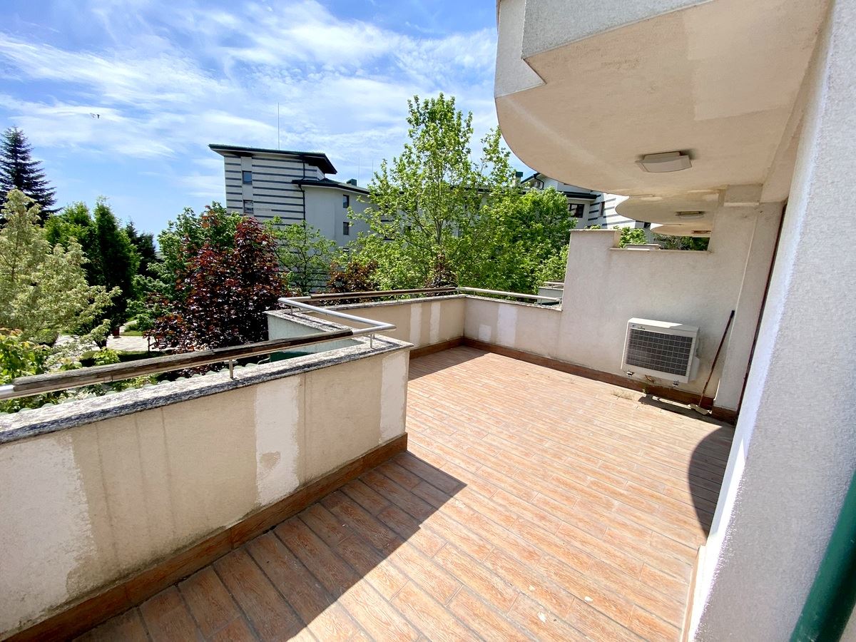 Zwei-Zimmer-Wohnung (mit einem Schlafzimmer) in erster Meereslinie in Ravda – Luxus, Natur und beeindruckender Poolblick