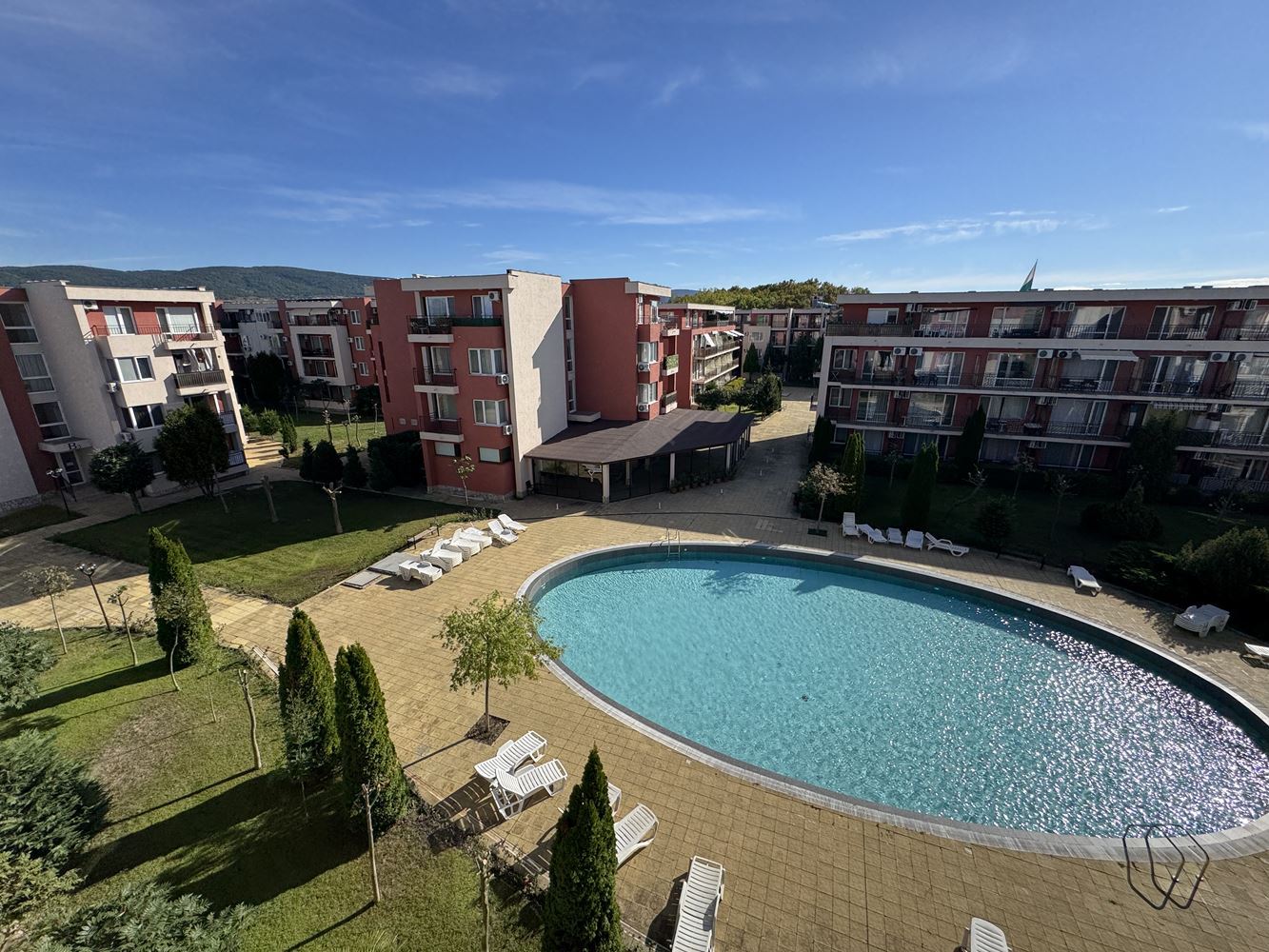Studio mit Poolblick in einer Anlage mit hervorragender Infrastruktur in Sonnenstrand