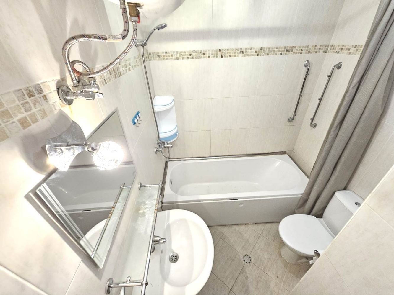 Drei-Zimmer-Wohnung im Erdgeschoss mit direktem Zugang zum Pool in einem Luxuskomplex in Sonnenstrand