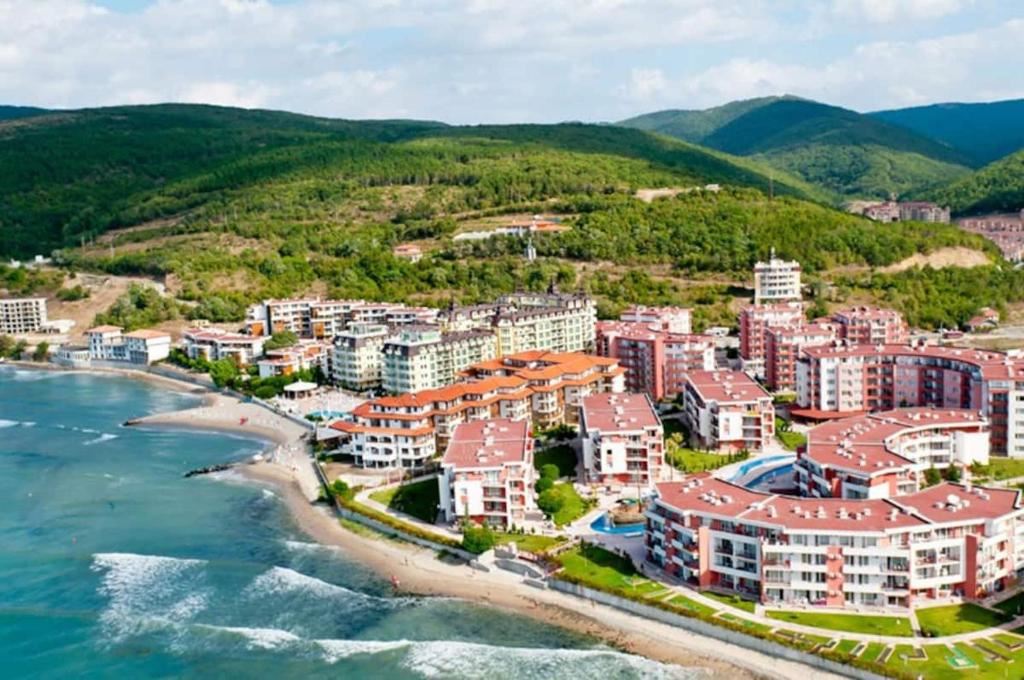 Zweizimmerwohnung in erster Linie mit direktem Meerblick – Sonnenstrand