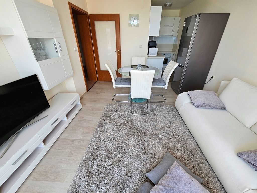 Luxuriöses Panoramaapartment in erster Meereslinie mit zwei Schlafzimmern und einer riesigen Terrasse