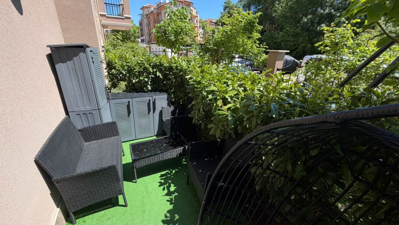 Luxus-Studio mit großer Veranda in einer prestigeträchtigen Anlage in Sonnenstrand – Komfort, Grünflächen und SPA-Entspannung