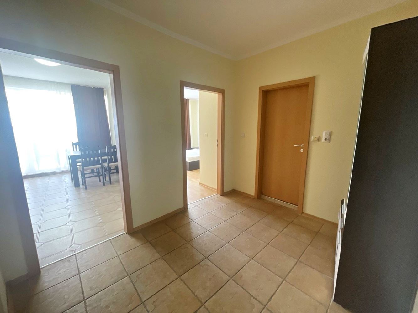 Geräumige 2-Zimmer-Wohnung mit Poolblick in Sonnenstrand