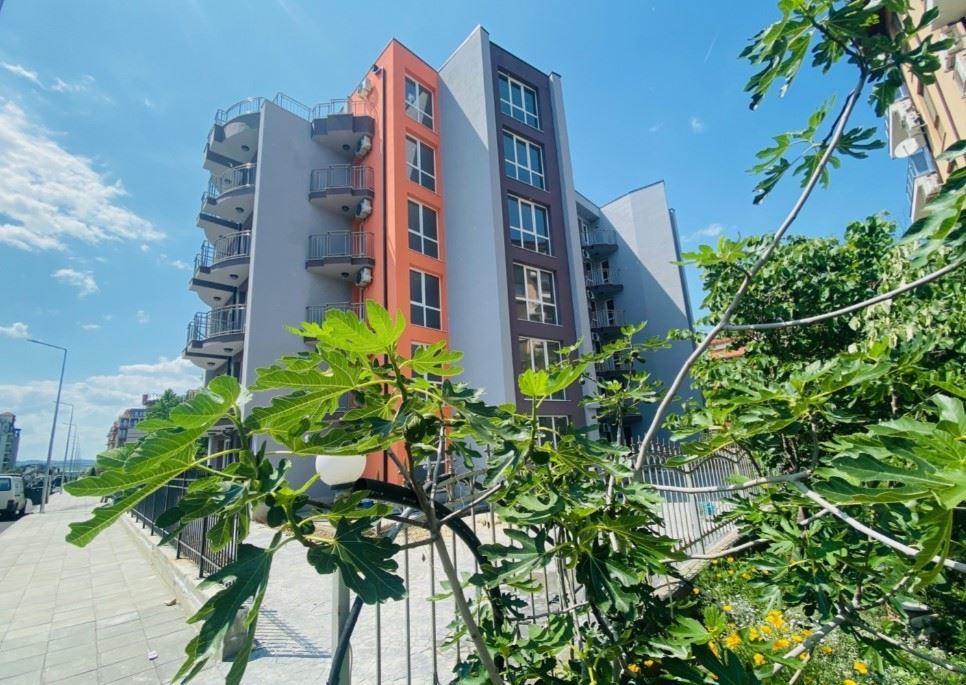 Stilvolle Zwei-Zimmer-Wohnung mit niedriger Wartungsgebühr in Sunny Beach – Komfort, Sicherheit und hervorragende Investition am Meer