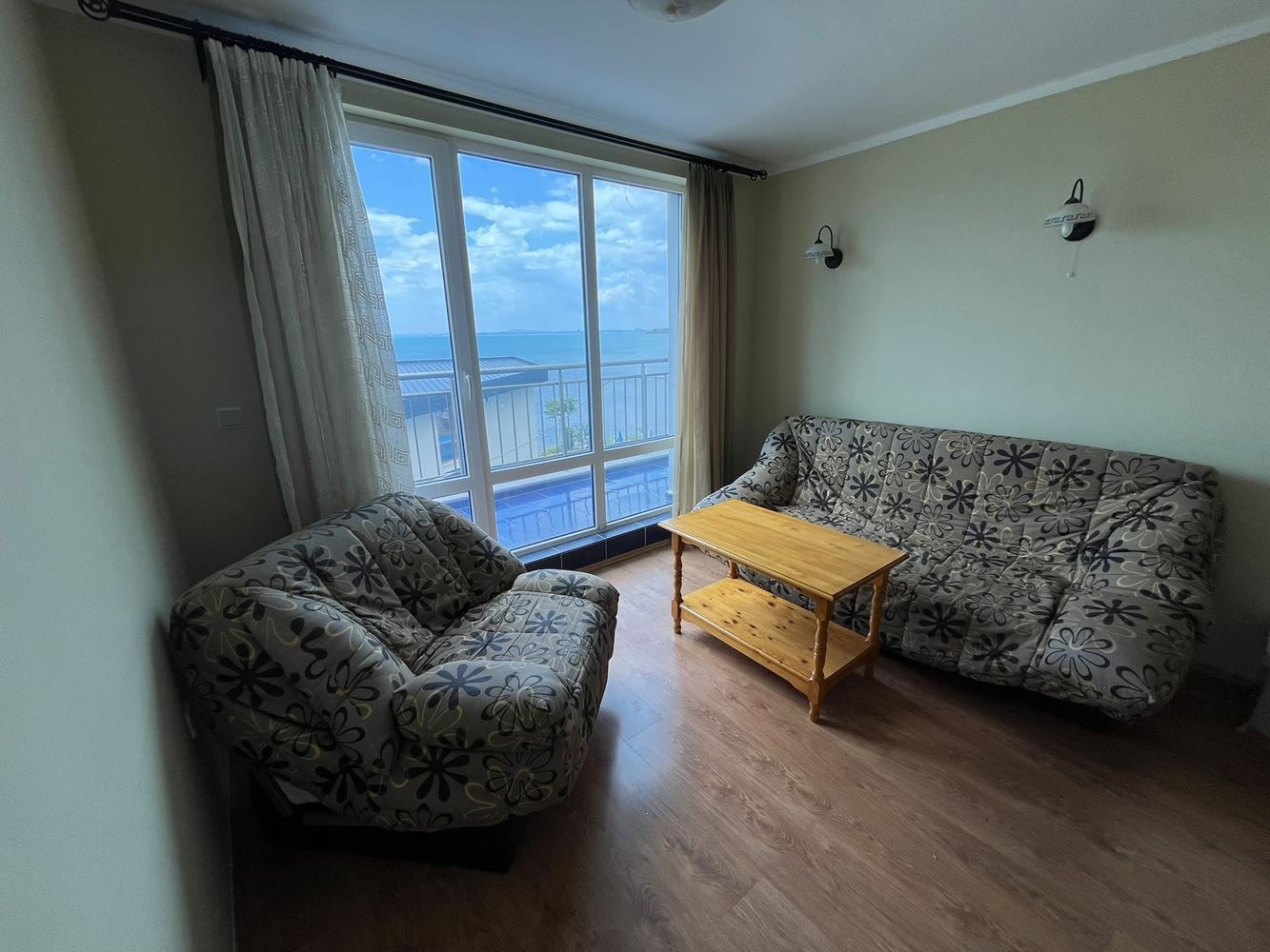 Wohnung mit zwei Schlafzimmern in erster Linie in Pomorie mit beeindruckendem Meerblick