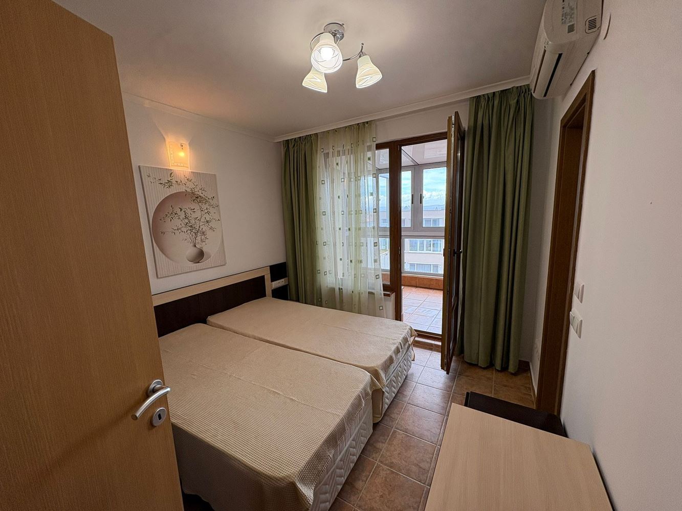 Panoramische Zwei-Zimmer-Wohnung in erster Meereslinie in Pomorie mit direktem Meerblick