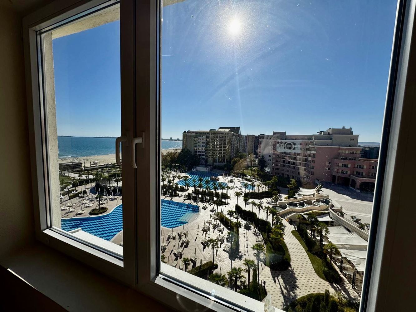 Geräumige 2-Zimmer-Wohnung mit großer Terrasse und Panoramablick auf das Meer