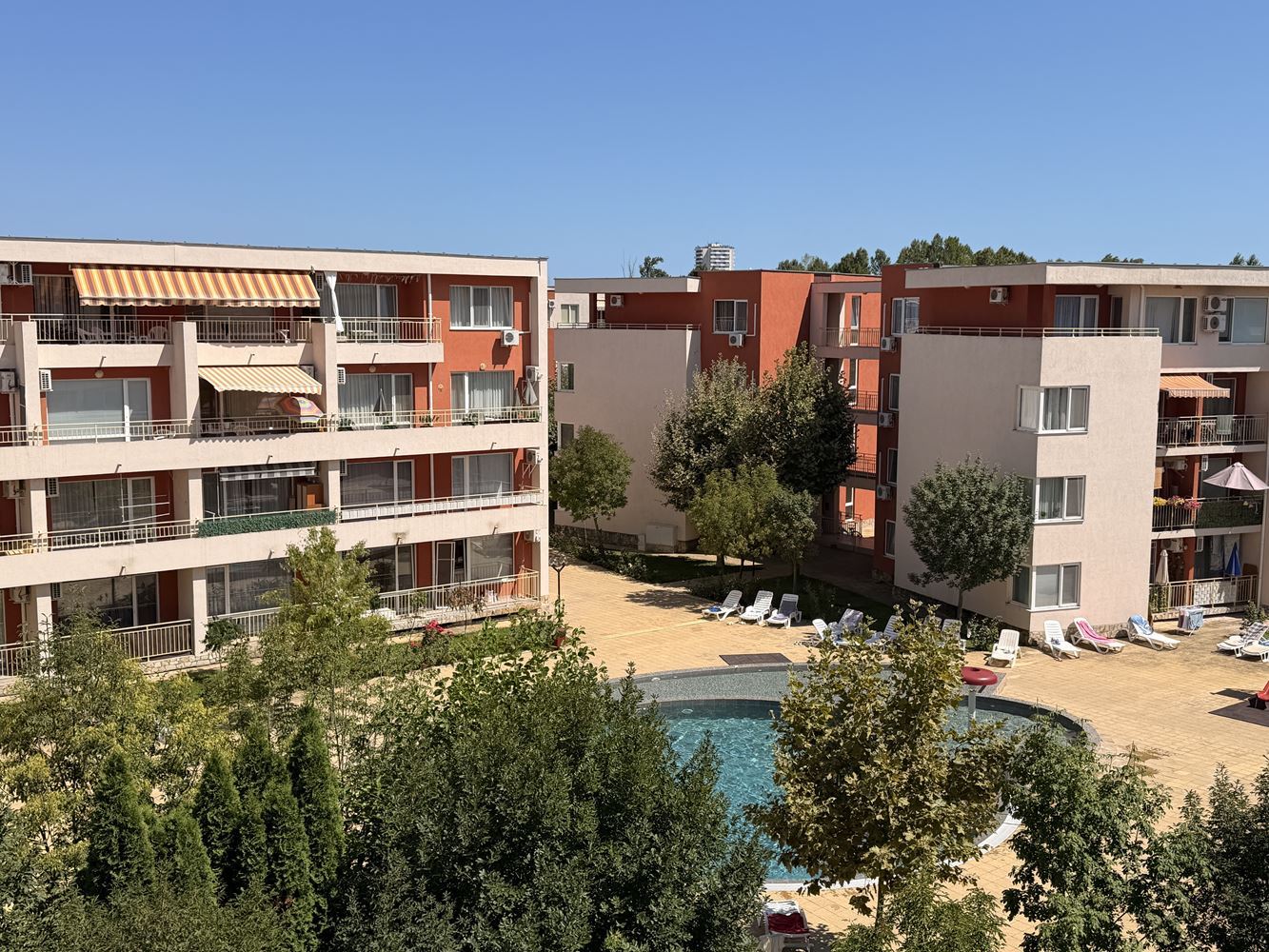 Gemütliche 2-Zimmer-Wohnung in Sonnenstrand – schöner Blick auf den Pool und eine ausgezeichnete Anlage für Erholung und Investition