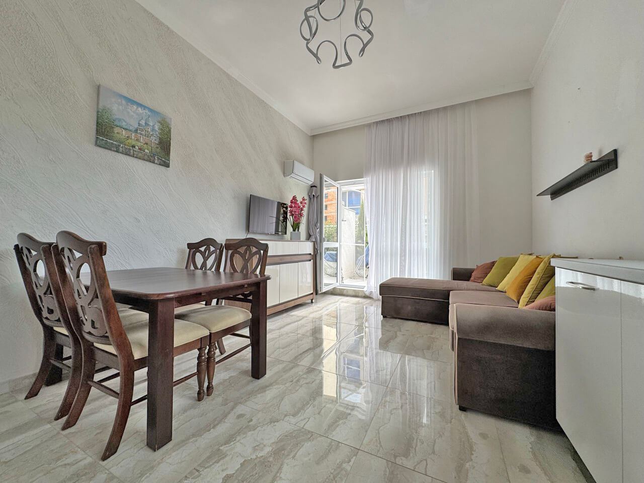 Geräumige Wohnung mit einem Schlafzimmer, großer Terrasse und Poolblick in Sonnenstrand