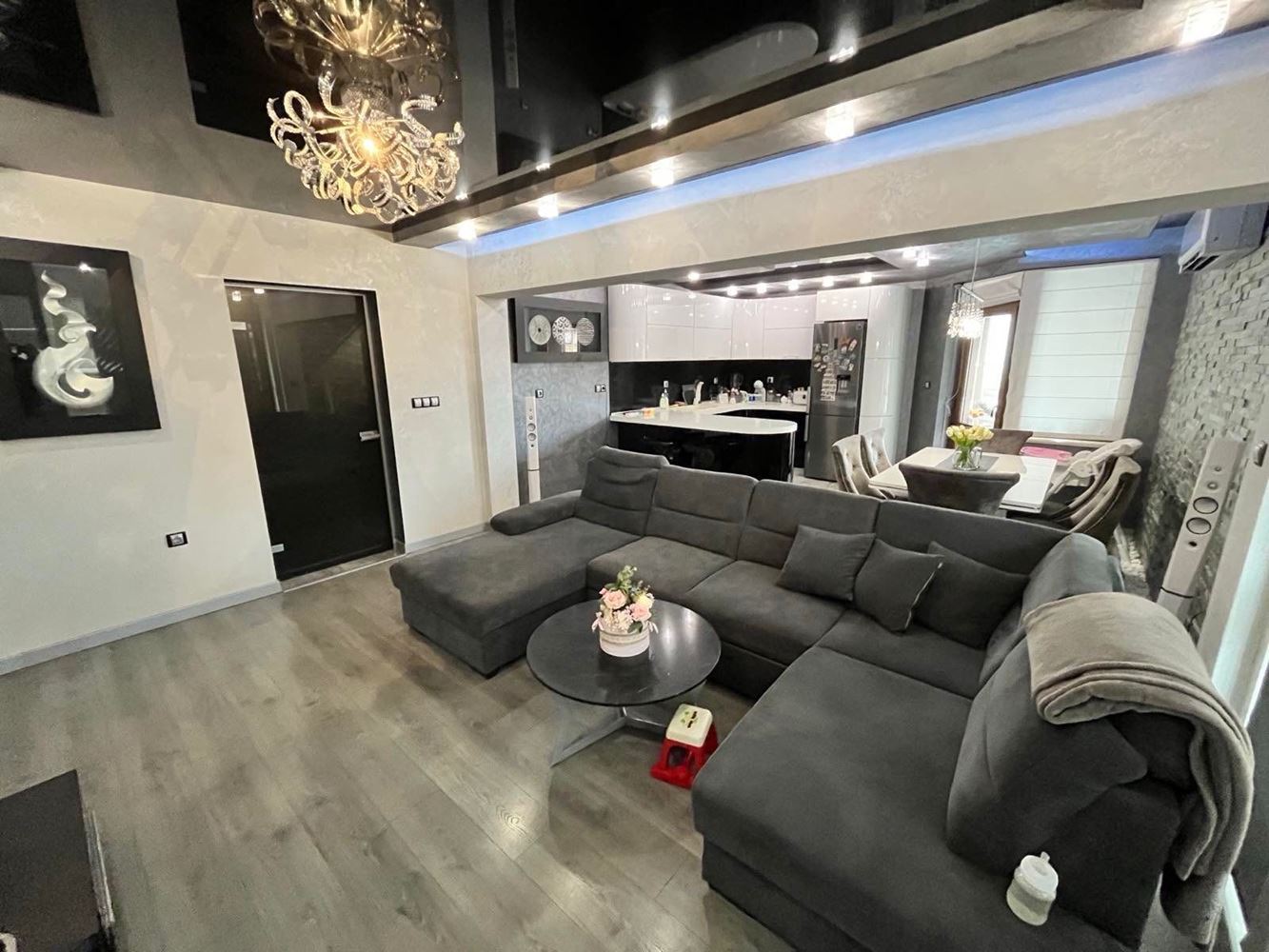 Luxuswohnung mit drei Terrassen und hochwertiger Ausstattung – außergewöhnliche 3-Zimmer-Wohnung im Wohnkomplex „Tscherno More“, Nessebar