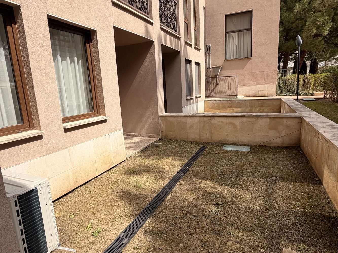 Exklusives Studio mit Garten und direktem Poolzugang – 100 m vom Meer in Sonnenstrand