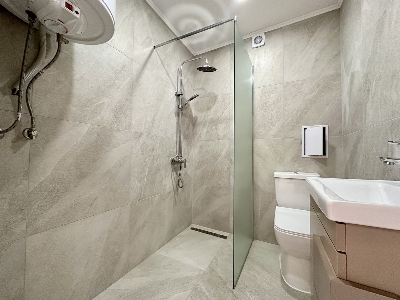 Gemütliche Ein-Zimmer-Wohnung mit Pool- und Grünblick in Sonnenstrand – bezugsfertig