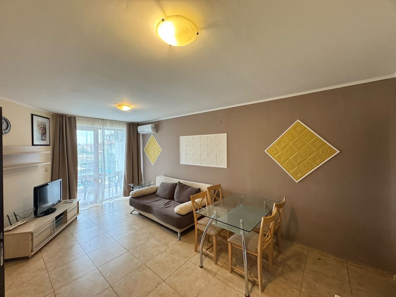 Zweizimmerwohnung mit Poolblick in Nessebar – Komfort, Meer und hervorragende Bedingungen für Urlaub und Investition