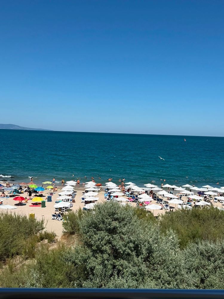 Direkter Meerblick – großzügige 2-Zimmer-Wohnung in erster Meereslinie in Pomorie
