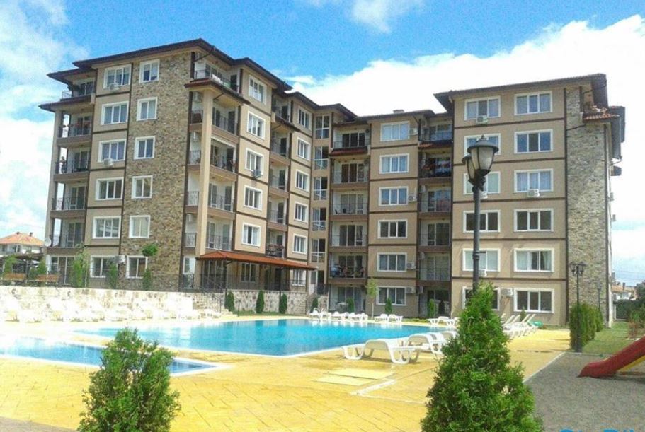Geräumige Wohnung mit zwei Schlafzimmern und Meerblick in Ravda