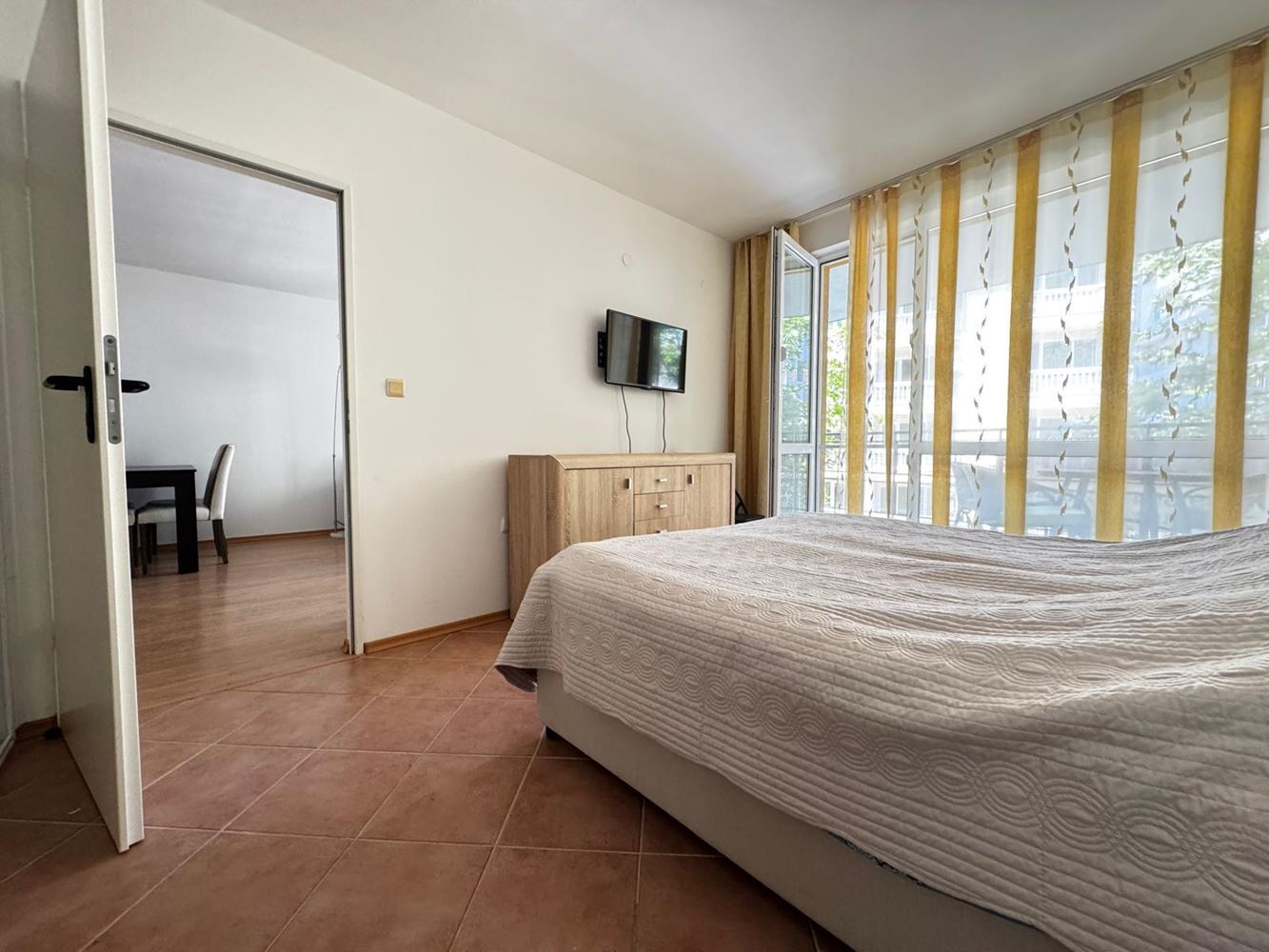 Geräumige Wohnung mit einem Schlafzimmer in Pomorie – mit großer Terrasse und ausgezeichnetem Investitionspotenzial