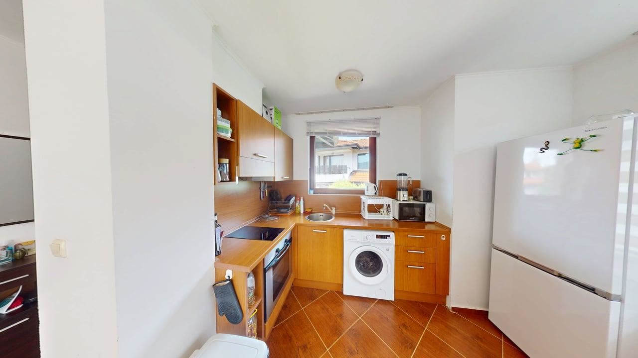 Zweizimmerwohnung mit Panoramablick auf das Meer und die Berge in einer Wohnanlage mit Swimmingpools und SPA-Zentrum