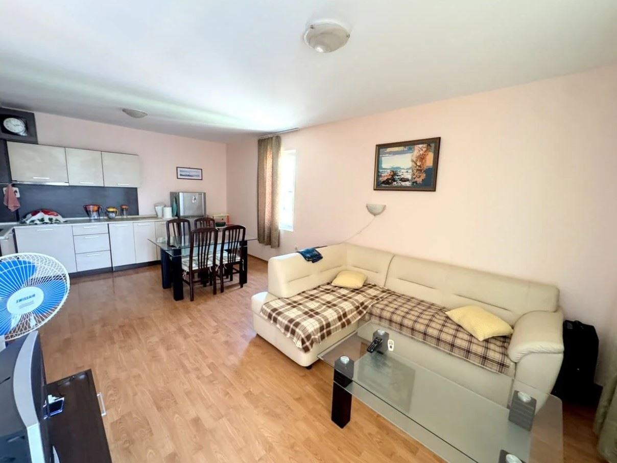 Geräumige Wohnung mit einem Schlafzimmer 200 Meter vom Meer entfernt in Ravda – komfortables Zuhause an der Küste