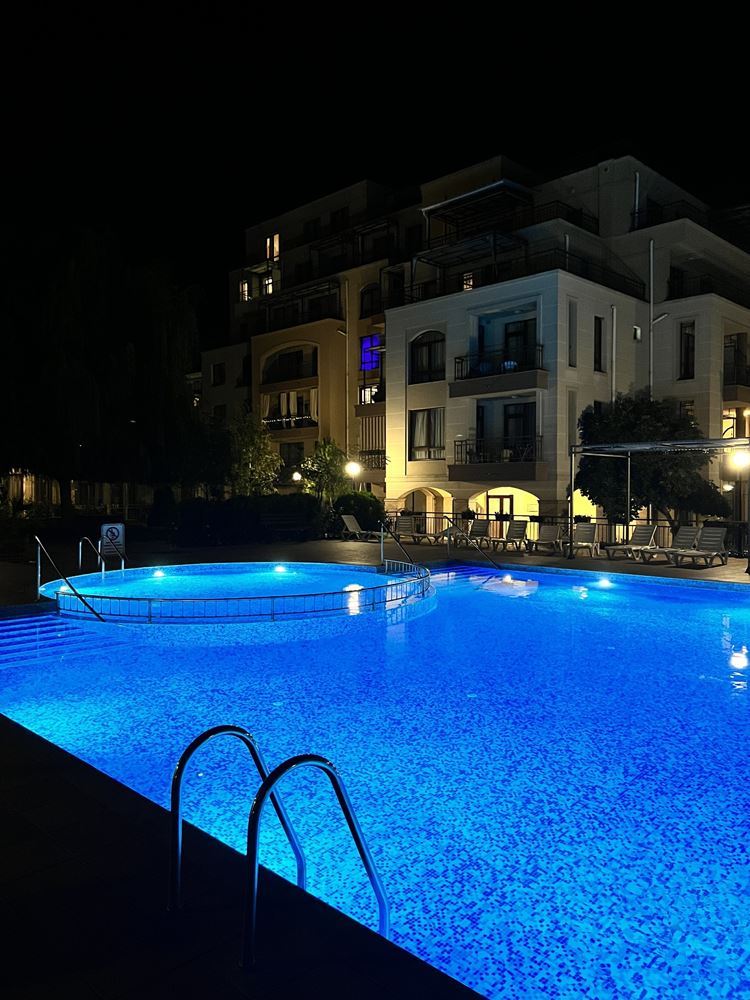 Meerkomfort mit eigenem Garten – 2-Zimmer-Wohnung mit einem Schlafzimmer nur wenige Schritte vom Strand in Sveti Vlas entfernt