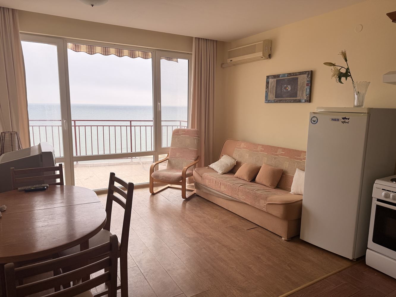 Zweizimmerwohnung in erster Linie mit direktem Meerblick – Sonnenstrand
