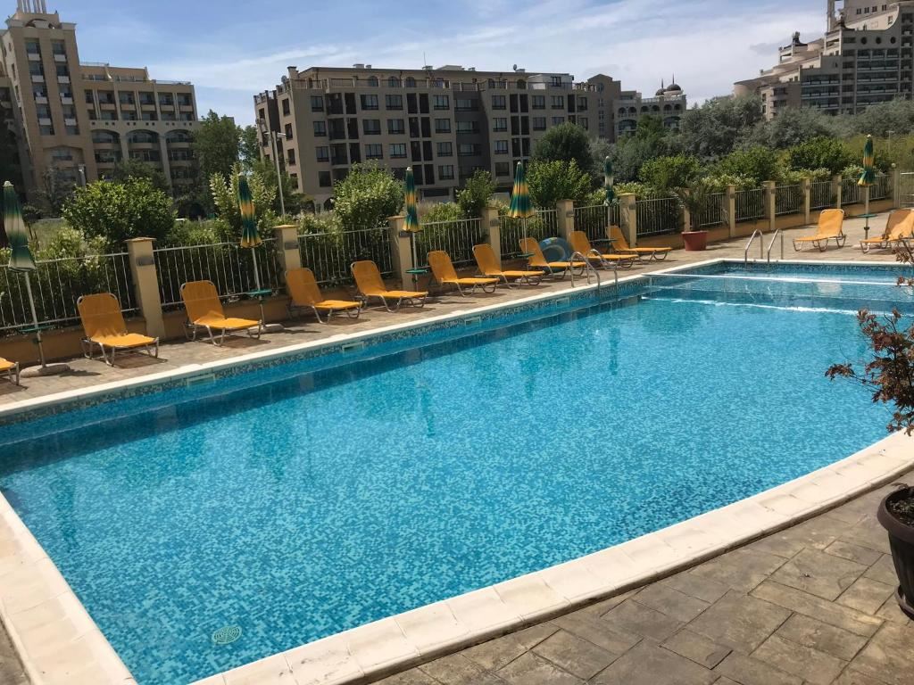 Zwei-Zimmer-Wohnung in einer Anlage in Pomorie – 300 m vom Strand entfernt, hervorragende Investition