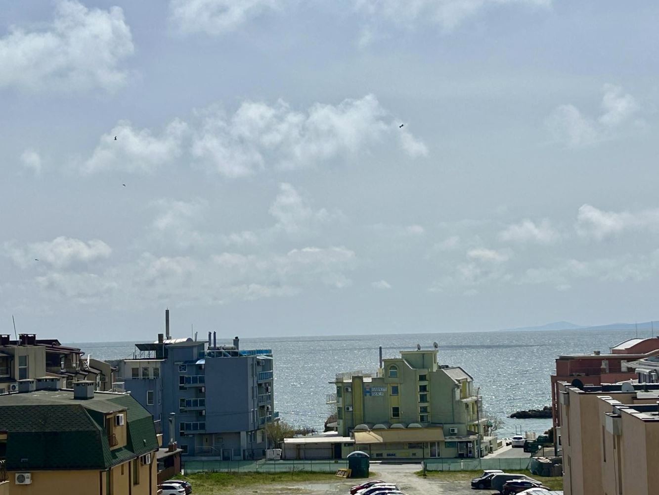 Geräumige Drei-Zimmer-Wohnung mit beeindruckendem Meerblick in einem Komplex in Nessebar