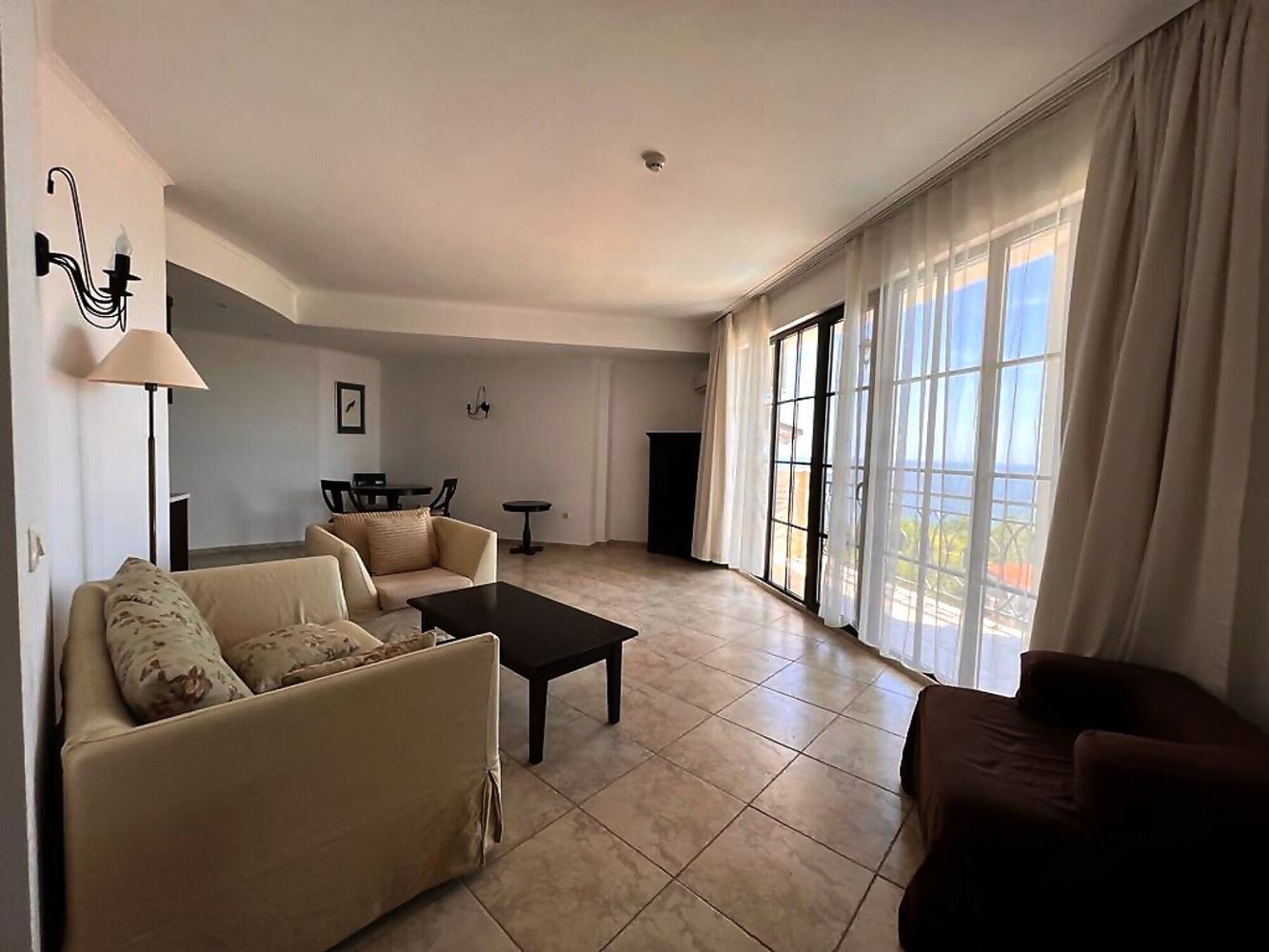 Wunderschöne Zweizimmerwohnung mit Meerblick in einer luxuriösen Anlage direkt am Strand in Obzor