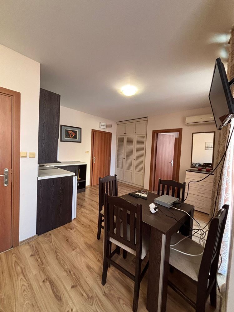 Geräumige Ein-Zimmer-Wohnung mit Poolblick in Sunny Beach – Option für ein zweites Schlafzimmer