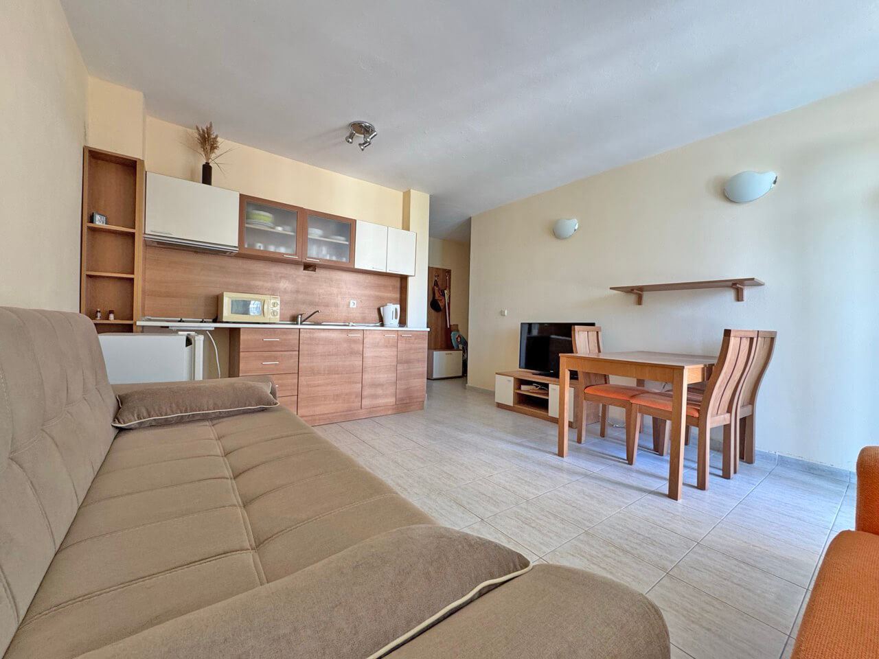 Möblierte 2-Zimmer-Wohnung mit schönem Blick auf den Pool in Sonnenstrand