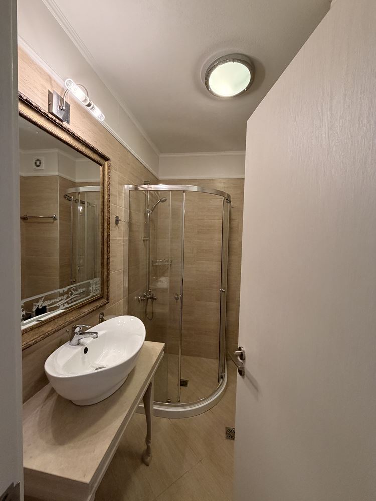 2-Zimmer-Wohnung mit Blick auf den Park und den Swimmingpool in einer prestigeträchtigen Wohnanlage am Sonnenstrand
