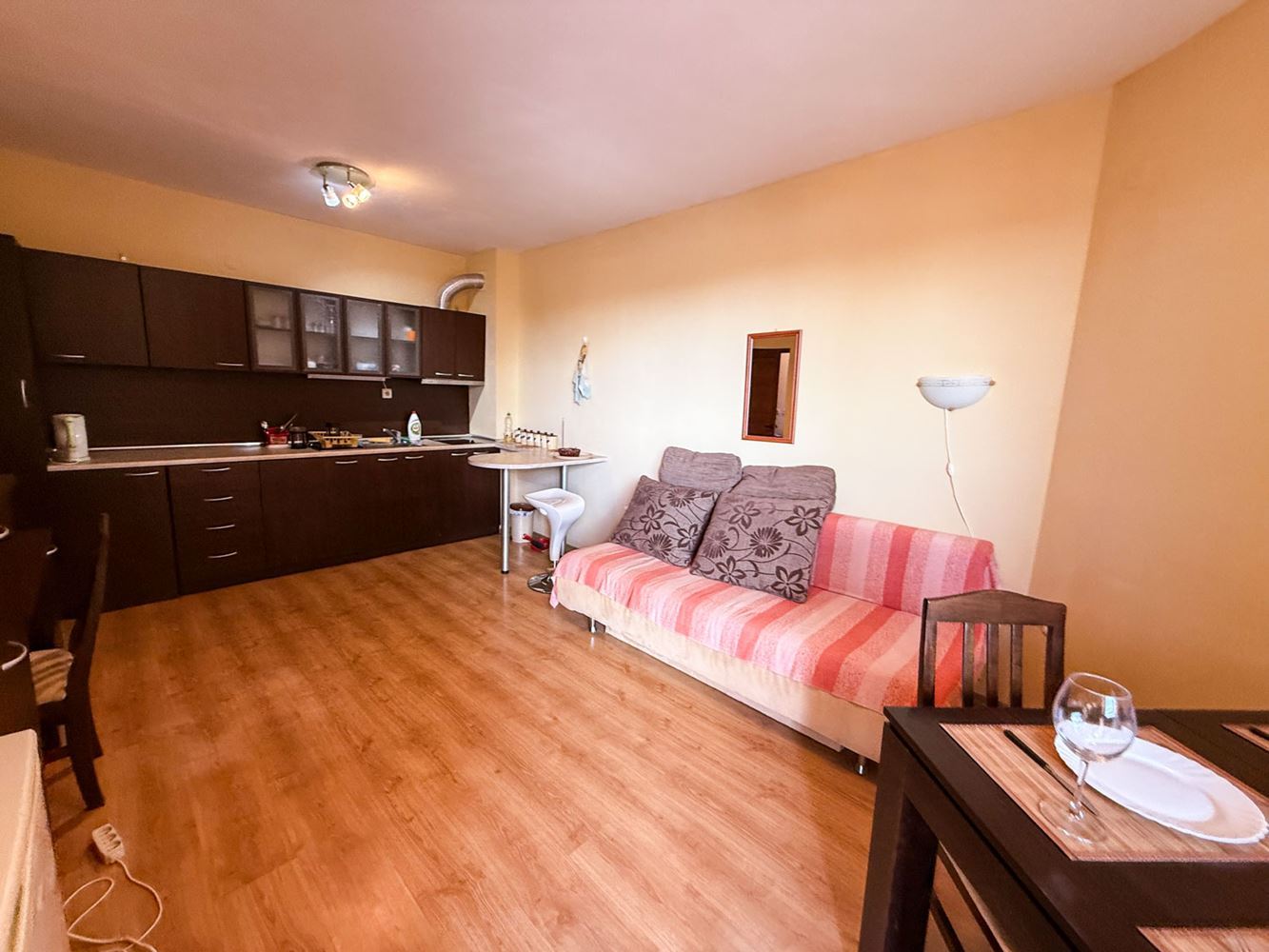 Sonnenstrand: Gemütliche 2-Zimmer-Wohnung mit niedriger Wartungsgebühr