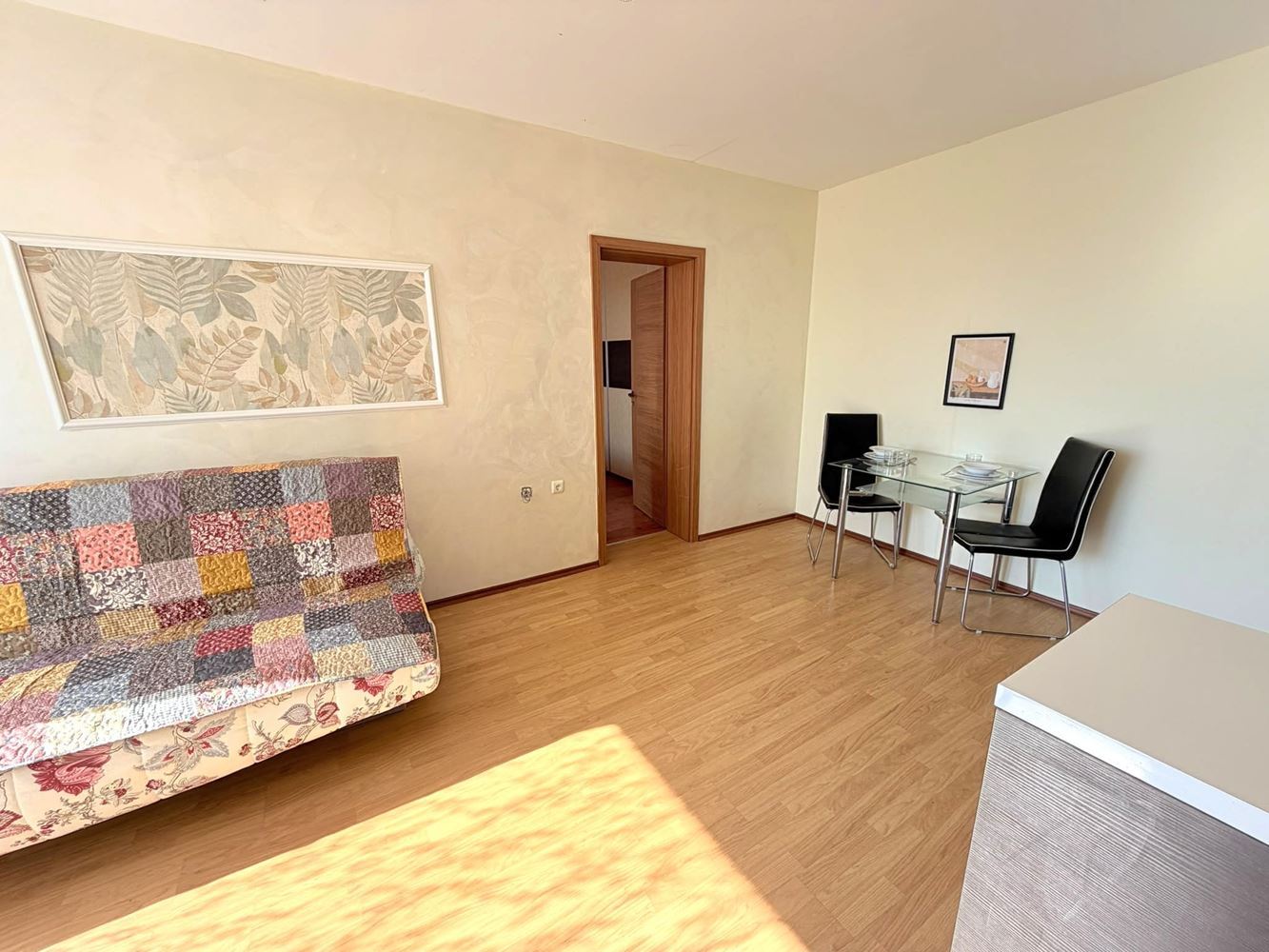 Helle und warme Zweizimmerwohnung mit einem Schlafzimmer in der Nähe des Aquaparks in Sonnenstrand – ausgezeichnete Investition zur Vermietung