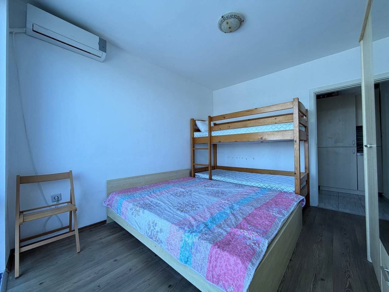 Wohnung mit einem Schlafzimmer in erster Meereslinie in Pomorie – Panoramablick auf das Meer und den Pool