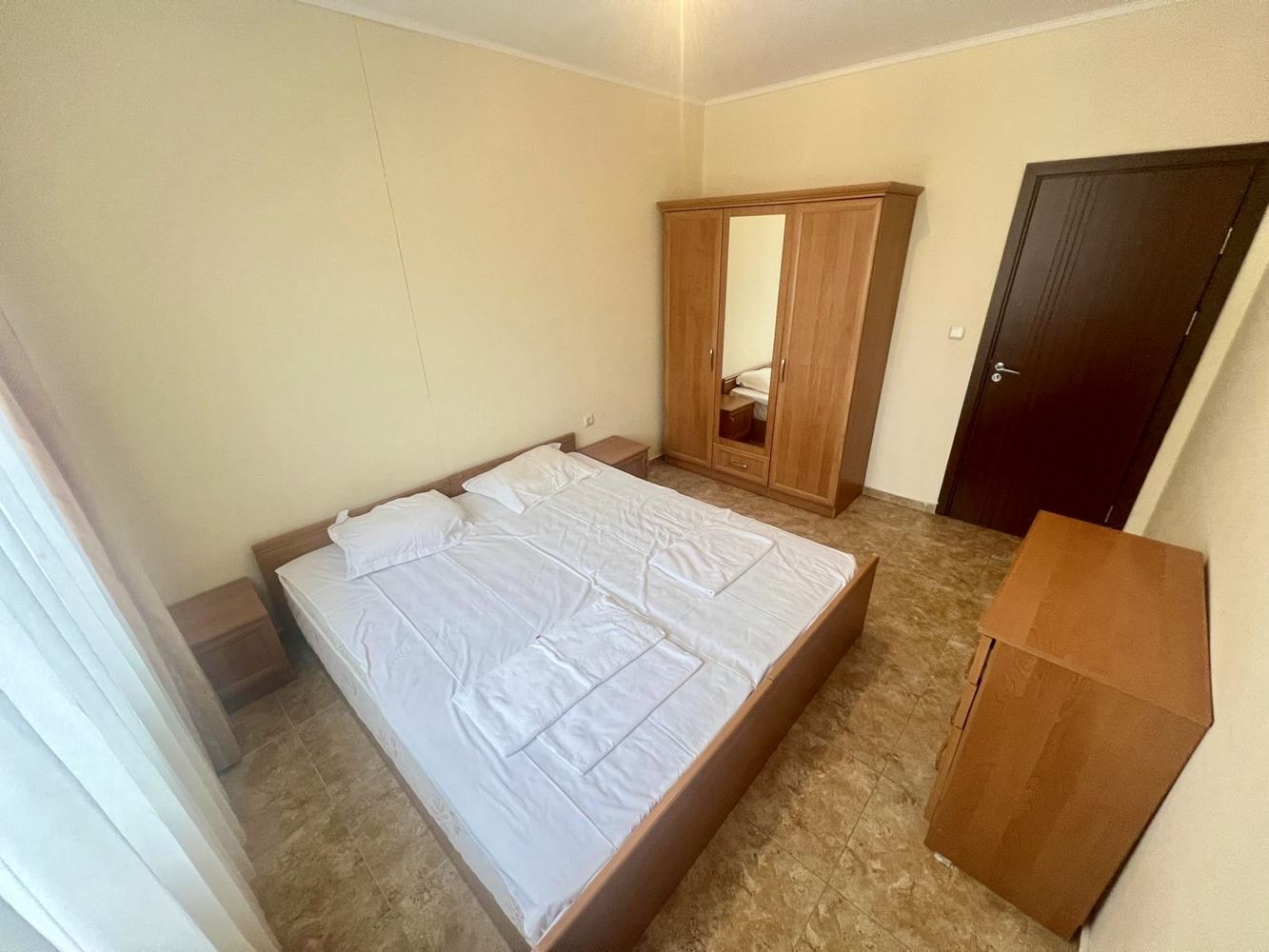 Geräumige Drei-Zimmer-Wohnung mit Poolblick in einer prestigeträchtigen Anlage in Nessebar
