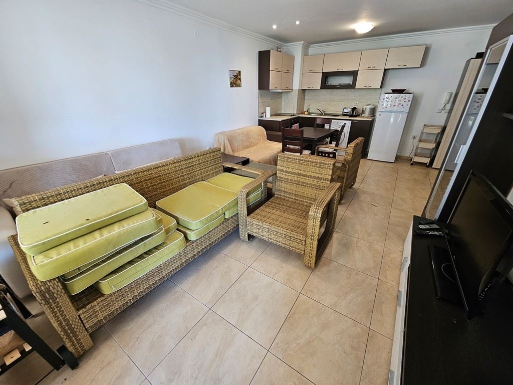 Luxus in erster Meereslinie – stilvolle Wohnung mit Veranda, privatem Garten und Meerblick in Sveti Vlas