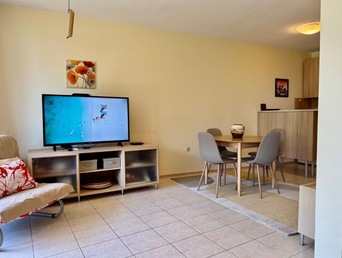 Geräumiges Apartment mit zwei Schlafzimmern in erster Meereslinie in Ravda – ein großzügiges Zuhause am Meer mit einzigartigem Ausblick
