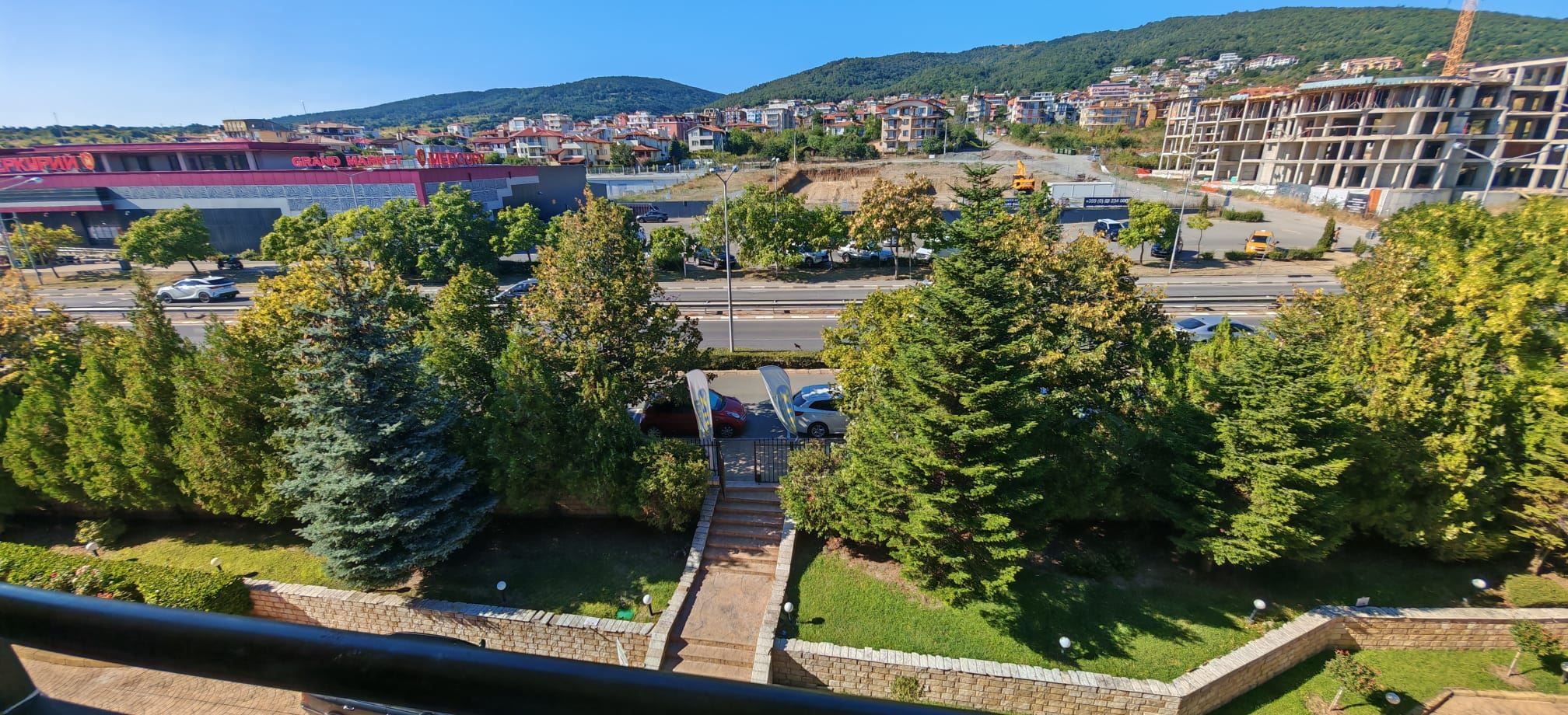 Panoramablick auf das Meer und die Pools – großzügige Drei-Zimmer-Wohnung in Sveti Vlas