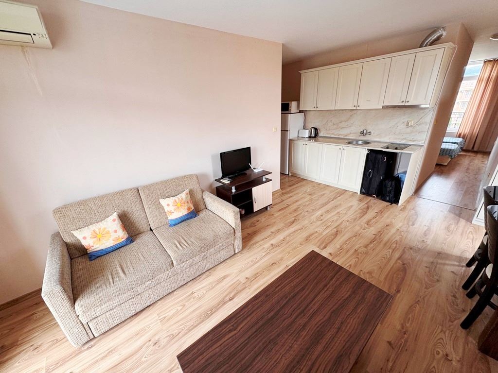 2-Zimmer-Wohnung mit Poolblick in einer prestigeträchtigen Anlage in Sonnenstrand