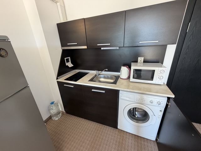 Zwei-Zimmer-Wohnung in erster Reihe am Meer in Sarafovo – Komfort, Stil und Meeresatmosphäre in einer Wohnanlage