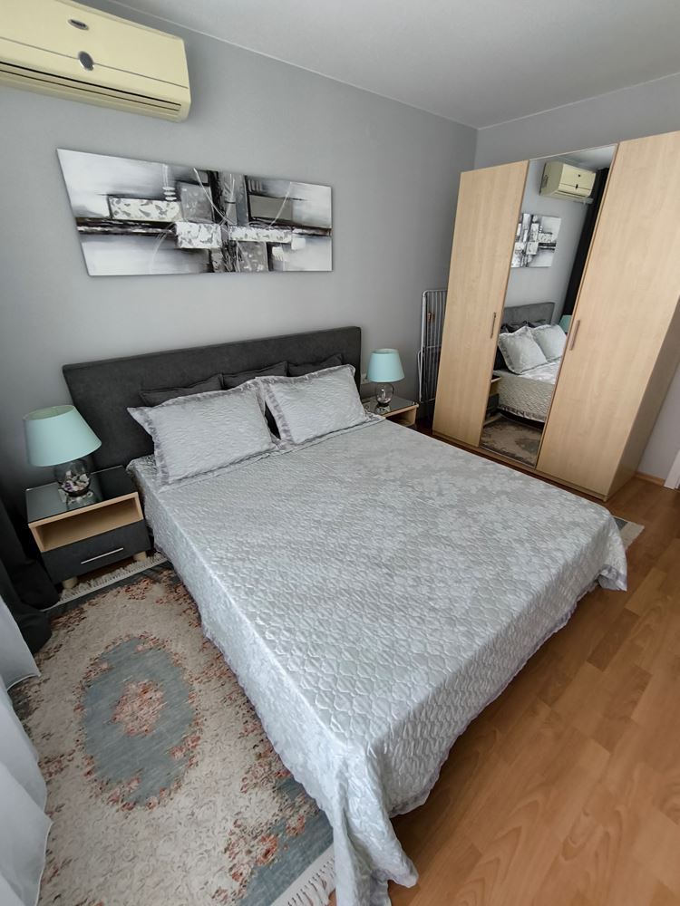 Luxuriöse Wohnung mit einem Schlafzimmer in erster Meereslinie in Sveti Vlas
