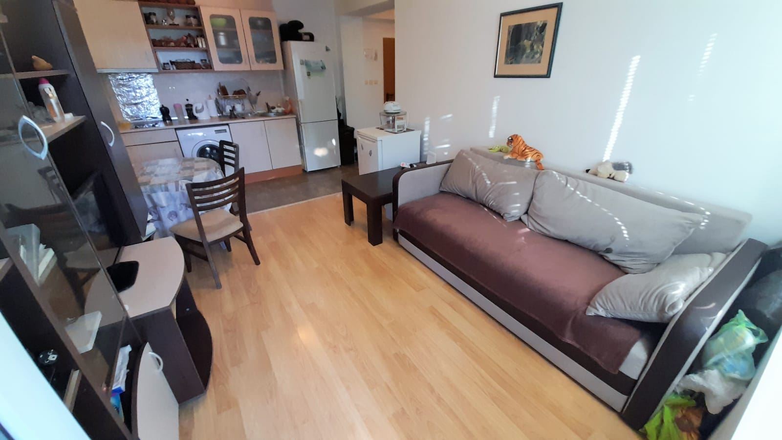 Komfortable Wohnung mit einem Schlafzimmer in einer ganzjährig geöffneten Wohnanlage mit Parkplatz im Stadtteil Sarafovo