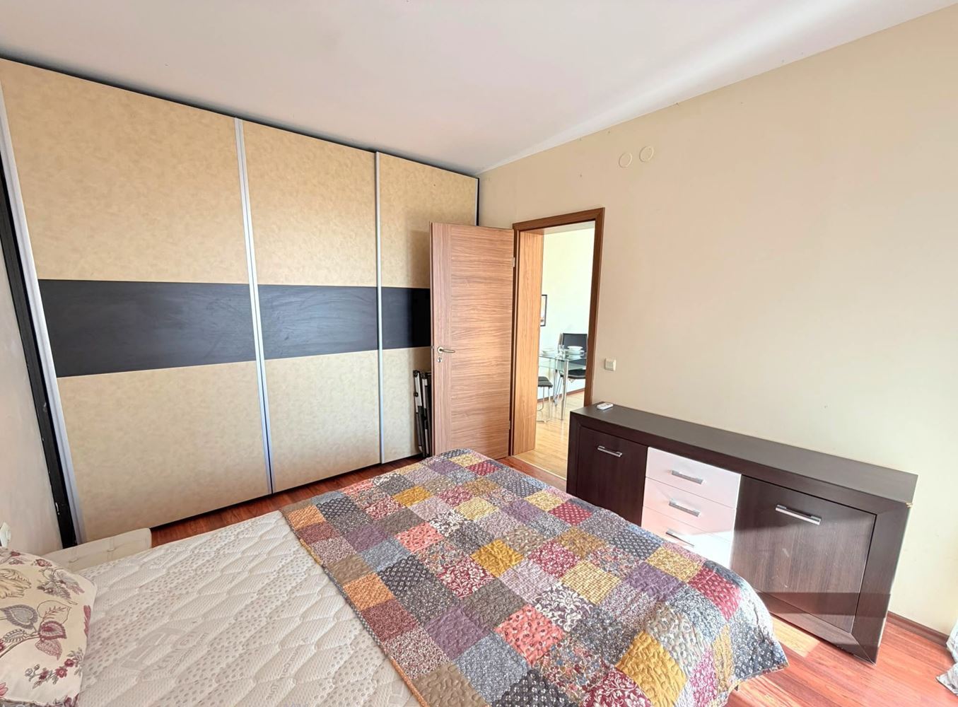 Helle und warme Zweizimmerwohnung mit einem Schlafzimmer in der Nähe des Aquaparks in Sonnenstrand – ausgezeichnete Investition zur Vermietung