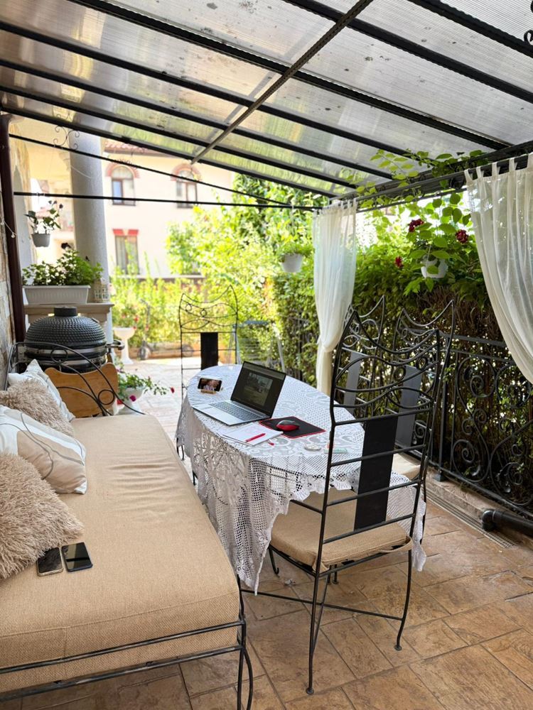 Luxuriöses Maisonette-Apartment mit großzügiger Veranda und Poolblick in Sveti Vlas