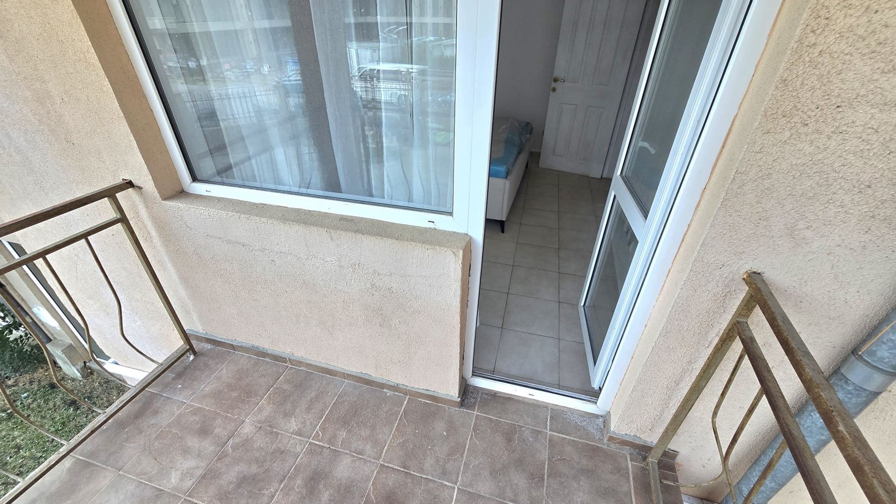 Drei-Zimmer-Wohnung mit Südausrichtung und Blick auf den Pool in Sonnenstrand