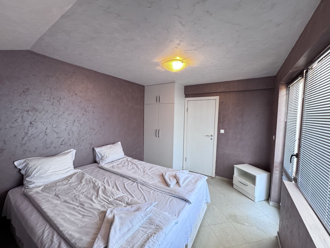 Geräumige Zwei-Zimmer-Wohnung in einer Anlage mit Swimmingpool in Ravda – eine ausgezeichnete Wahl zum Wohnen oder als Investition
