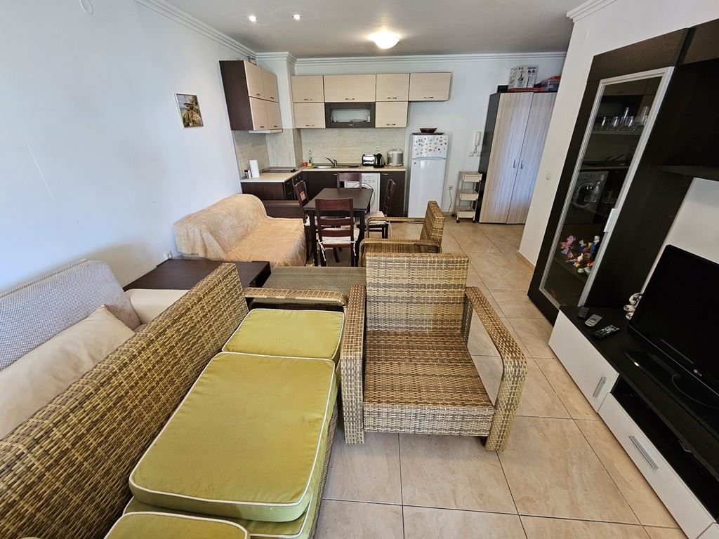 Luxus in erster Meereslinie – stilvolle Wohnung mit Veranda, privatem Garten und Meerblick in Sveti Vlas