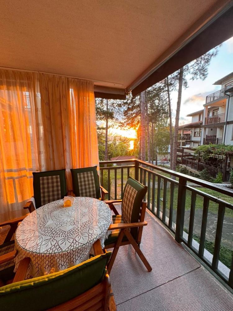 Drei-Zimmer-Wohnung mit Meerblick zwischen Pinien – Luxus und Ruhe in erster Meereslinie in Sozopol