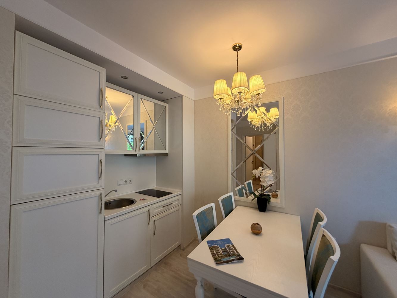 2-Zimmer-Wohnung mit Blick auf den Park und den Swimmingpool in einer prestigeträchtigen Wohnanlage am Sonnenstrand