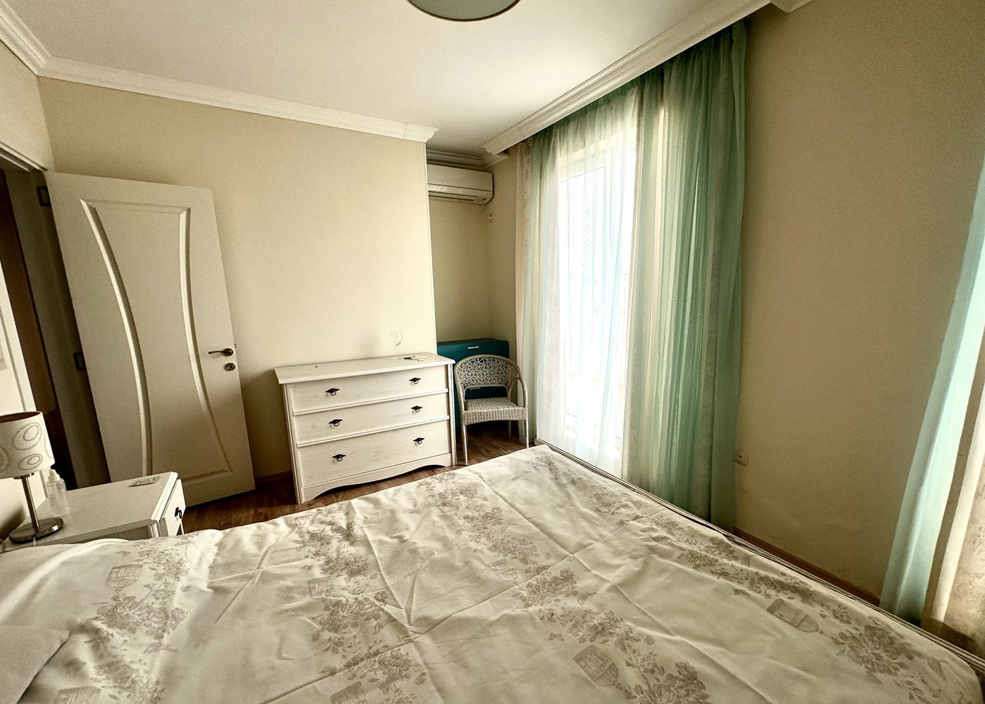 Geräumige 3-Zimmer-Wohnung mit Meerblick in Ravda