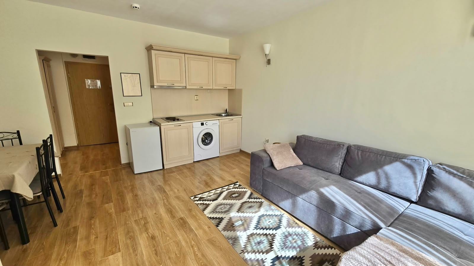 Südlich ausgerichtete 2-Zimmer-Wohnung mit Parkblick und fertigen Verkaufsunterlagen in Sonnenstrand